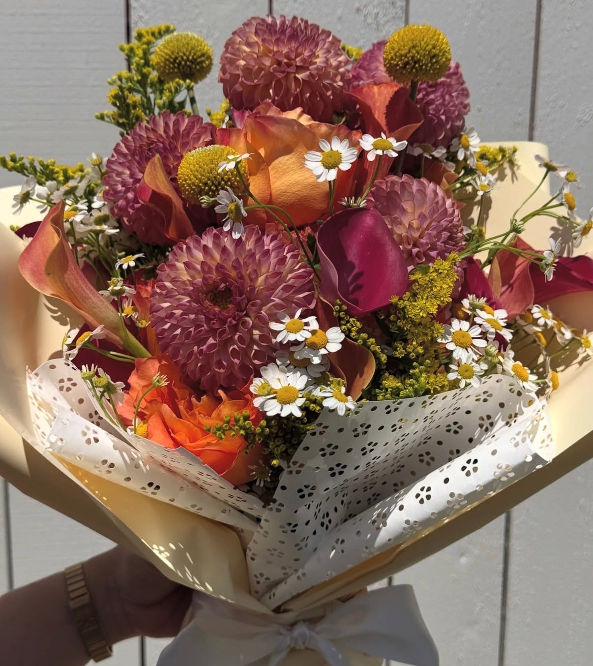 Autumn-toned bouquet with dahlias